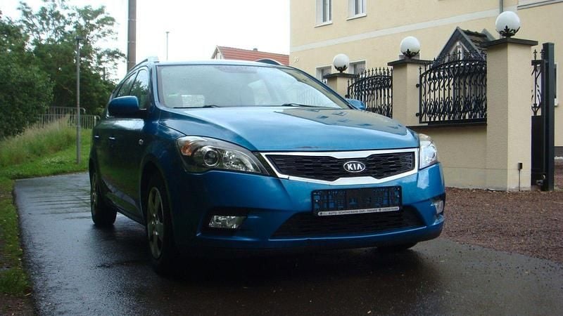 Gebraucht Kia Ceed DREAM-TEAM Edition 116 PS (85 kW) 2011 Blau Kleinwagen