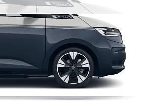 Neu VW Multivan Life 150 PS (110 kW) 2026 Weiß (candyweiß/ starlight blue metallic) Van