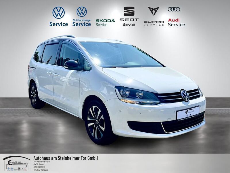 Weiß Gebraucht 2019 VW Sharan IQ Drive Van / Kleinbus | 33.790 € (Teuer) - Bild 1/4