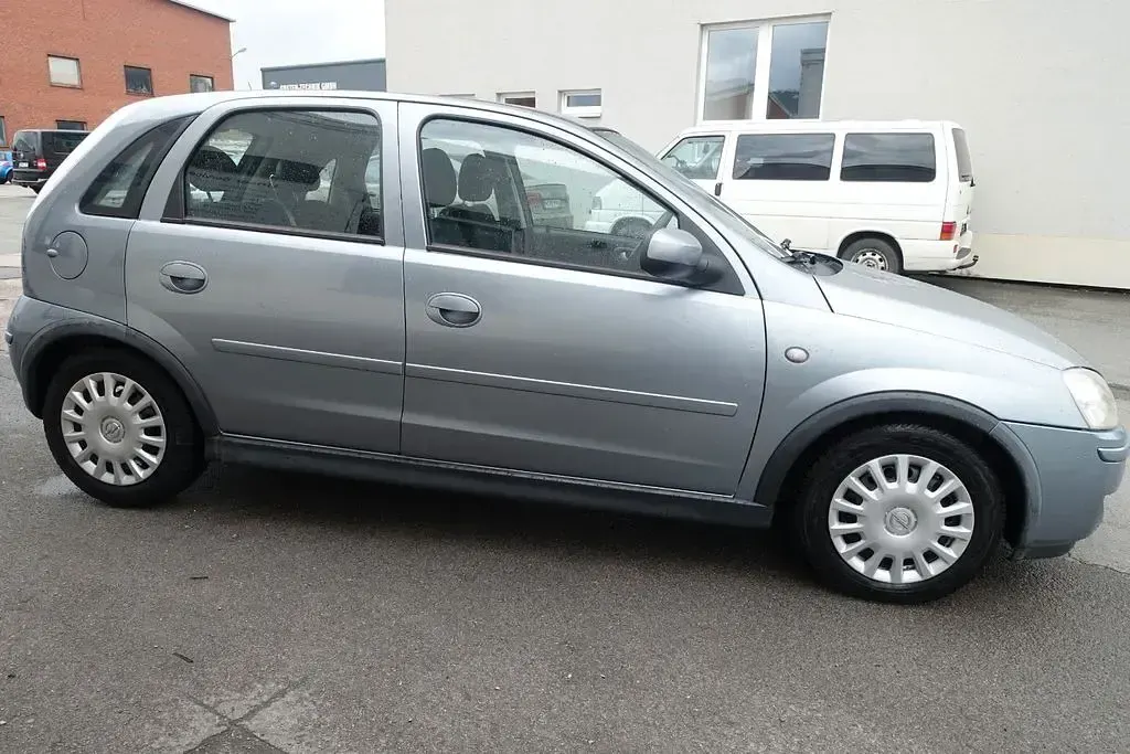 Gebraucht Opel Corsa Edition 80 PS (58 kW) 2006 Silber Kleinwagen