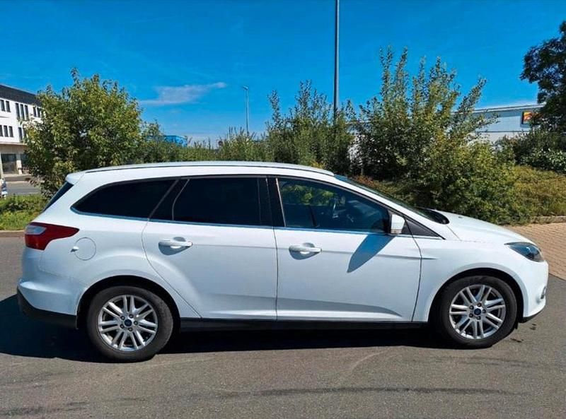 Gebraucht Ford Focus Titanium 140 PS (102 kW) 2013 Weiß Kombi
