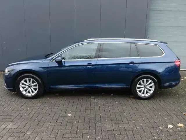 Gebraucht VW Passat Business 150 PS (110 kW) 2022 Blau Kombi