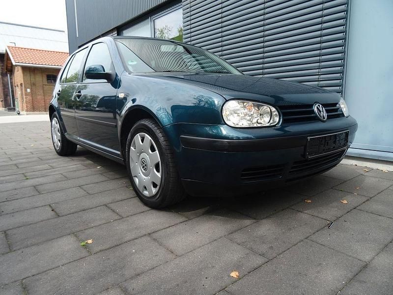Dunkelgrün met. Gebraucht 2000 VW Golf IV Limousine | 2.950 € (Teuer) - Bild 1/4