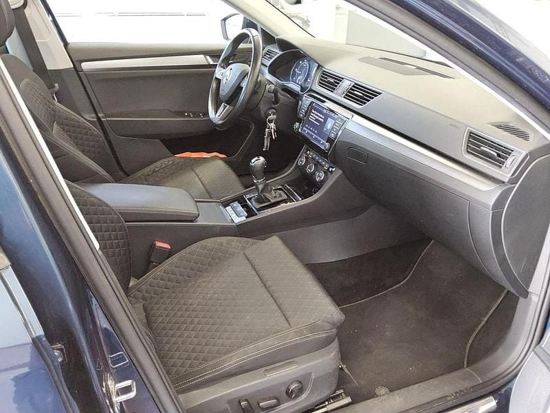 Gebraucht Skoda Superb Style 190 PS (139 kW) 2017 Blau Kombi