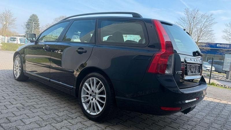 Gebraucht Volvo V50 Summum 109 PS (80 kW) 2010 Schwarz Kombi
