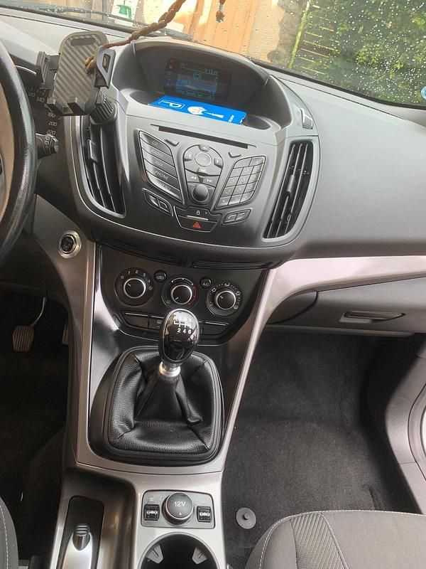 Gebraucht Ford Kuga 150 PS (110 kW) 2015 Silber SUV