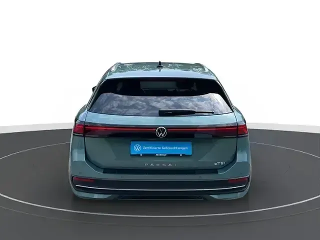 Gebraucht VW Passat Business 150 PS (110 kW) 2025 Grün Kombi