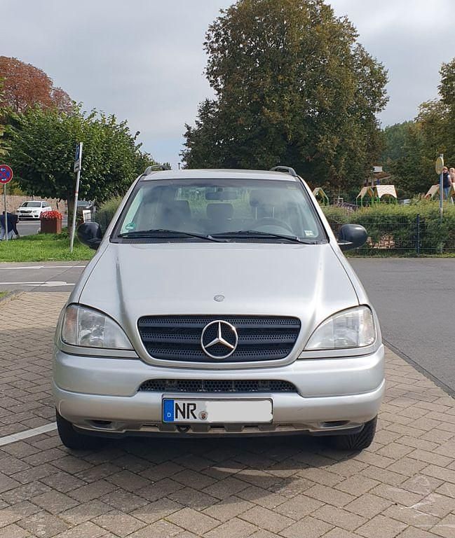Silber Gebraucht 1999 Mercedes ML320 SUV | 5.500 € (Teuer) - Bild 1/4