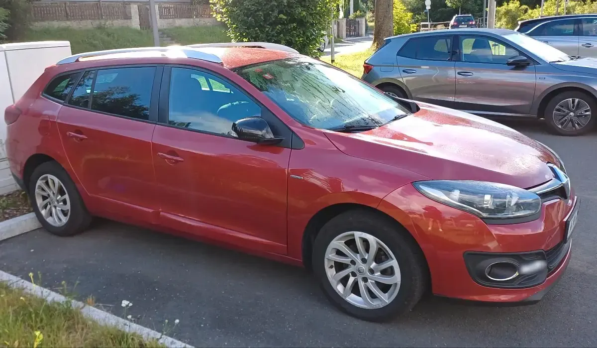 Gebraucht Renault Mégane GrandTour 95 PS (69 kW) 2015 Rot Kombi