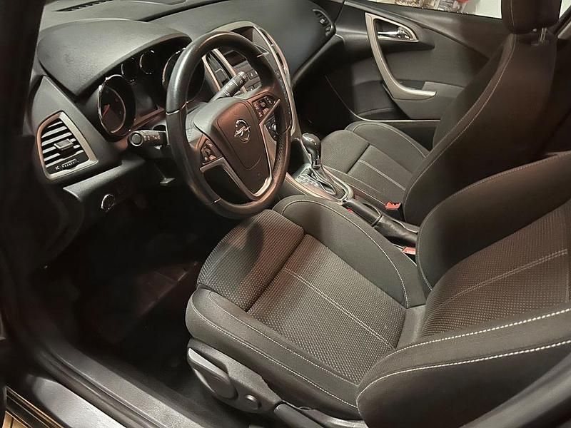 Grau Gebraucht 2011 Opel Astra Design Edition Kombi | 4.390 € (Guter Preis) - Bild 1/4