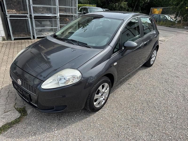 Grau Gebraucht 2009 Fiat Punto Kleinwagen | 3.990 € (Teuer) - Bild 1/4