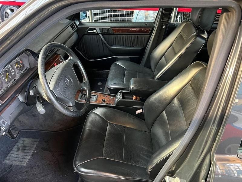 Second-hand Mercedes E320 220 CP (161 kW) 1995 Negru Break
