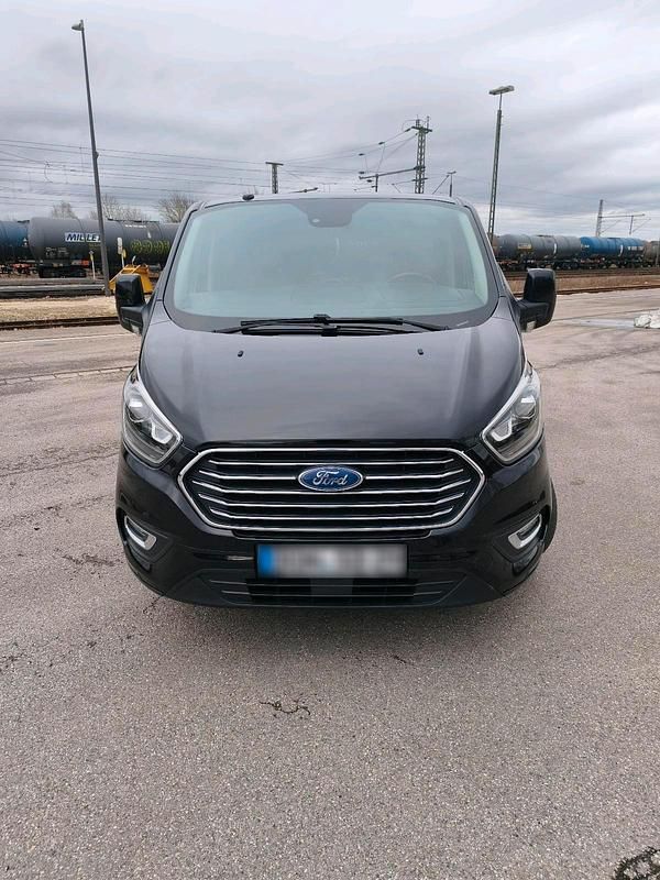 Gebraucht Ford Transit Tourneo 170 PS (125 kW) 2018 Schwarz Van / Kleinbus