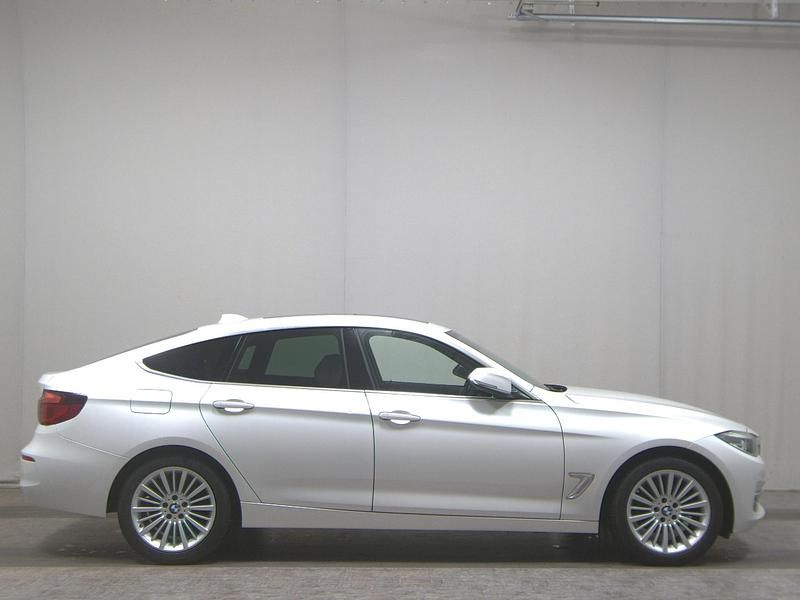 Weiss Gebraucht 2020 BMW 318 Gran Turismo Luxury Line | 22.480 € (Fairer Preis) - Bild 1/4