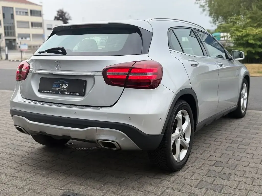 Gebraucht Mercedes GLA180 Urban 122 PS (89 kW) 2017 Silber SUV