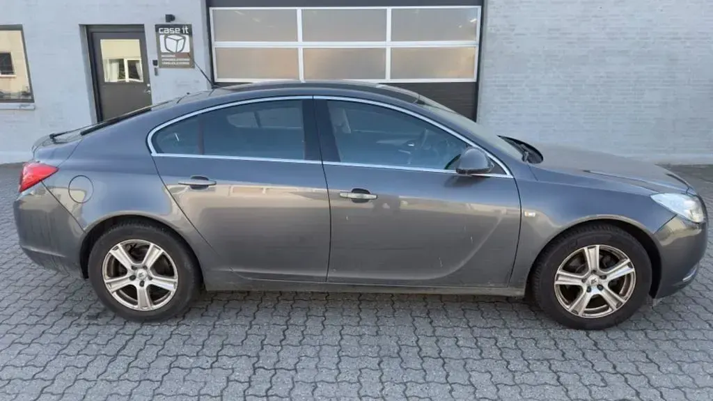 Gebraucht Opel Insignia Cosmo 140 PS (102 kW) 2009 Grau Limousine