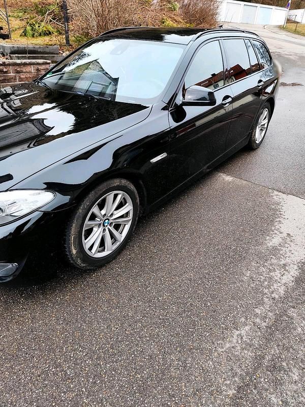 Gebraucht BMW 530 258 PS (189 kW) 2012 Schwarz Kombi