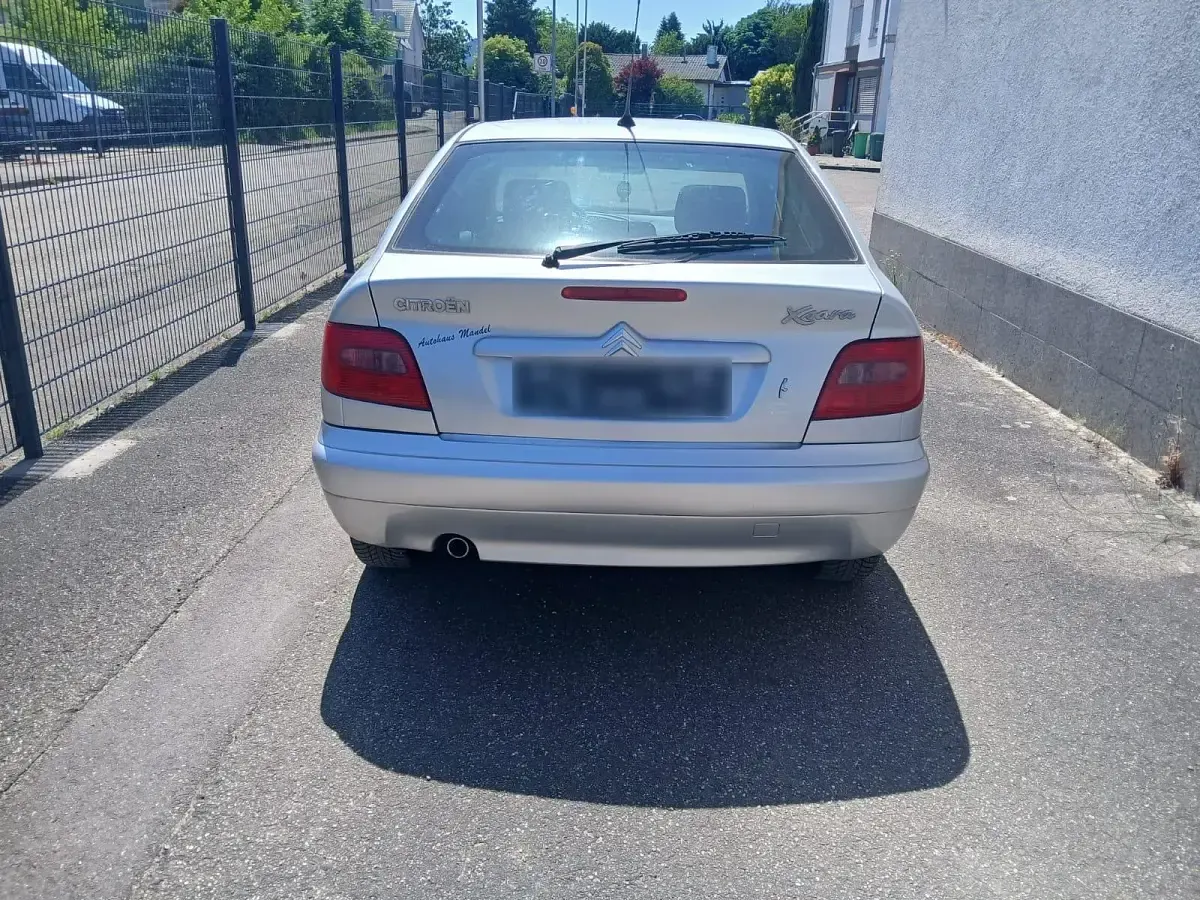 Gebraucht Citroën Xsara 75 PS (55 kW) 2003 Silber Limousine
