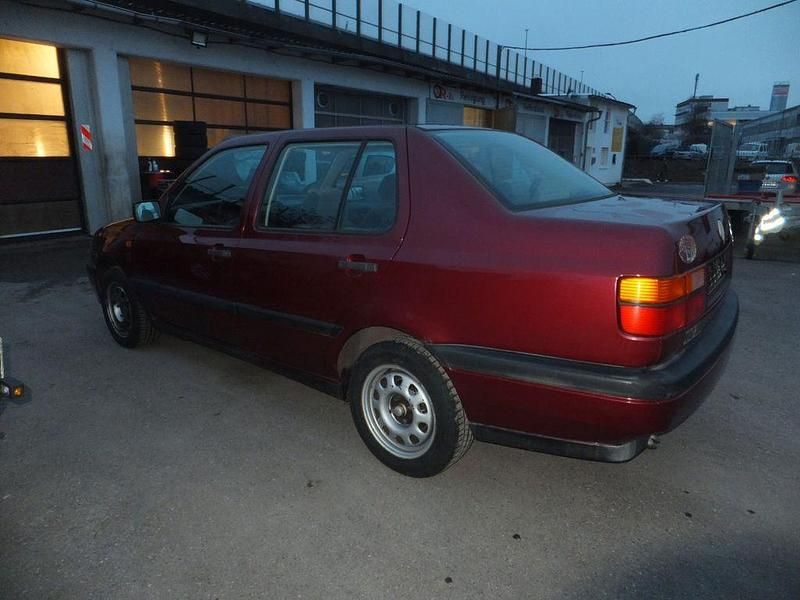Gebraucht VW Vento 90 PS (66 kW) 1994 Violett Limousine