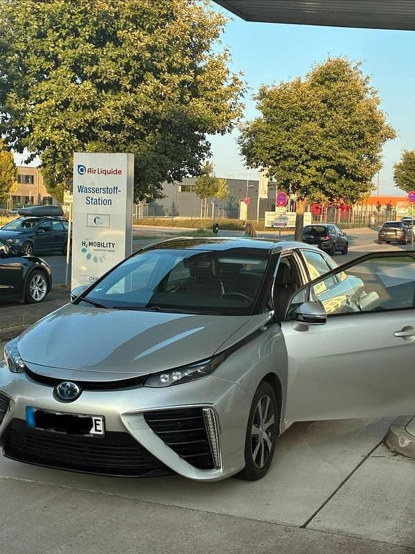 Gebraucht Toyota Mirai 153 PS (112 kW) 2016 Silber Limousine