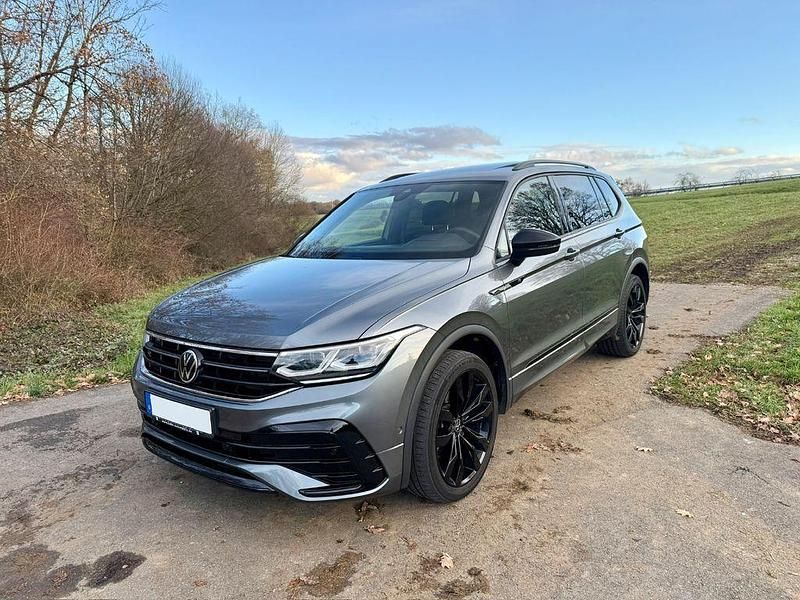 Grau Gebraucht 2023 VW Tiguan Allspace SUV | 36.900 € (Superpreis) - Bild 1/4