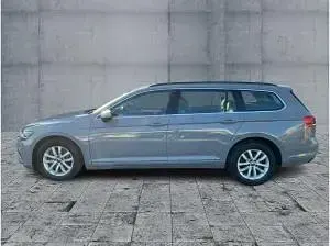 Gebraucht VW Passat Business 150 PS (110 kW) 2023 Mondsteingrau Kombi