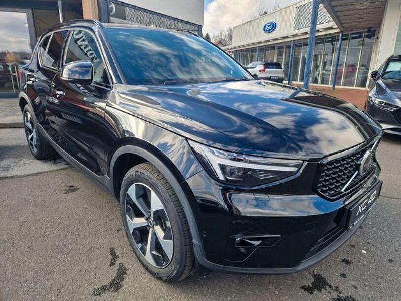 Gebraucht Volvo XC40 Plus 163 PS (119 kW) 2024 Onyx black SUV