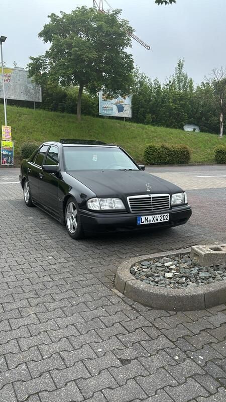 Schwarz Gebraucht 1997 Mercedes C200 Limousine | 2.000 € (Fairer Preis) - Bild 1/3