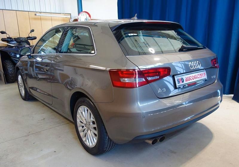 Gebraucht Audi A3 Ambiente 125 PS (91 kW) 2015 Grau Kleinwagen