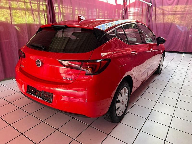 Gebraucht Opel Astra Innovation 105 PS (77 kW) 2016 Rot Kleinwagen