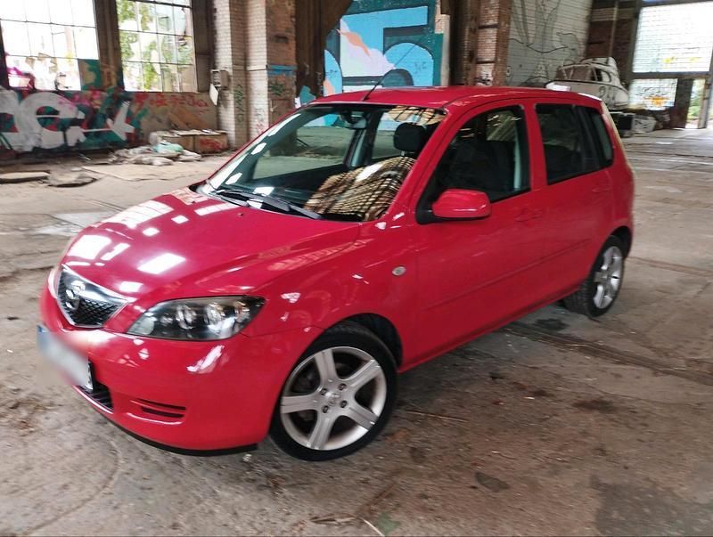 Rot Gebraucht 2006 Mazda 2 Kleinwagen | 3.200 € (Fairer Preis) - Bild 1/4