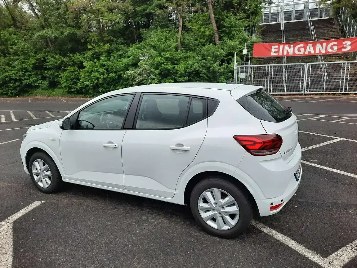 Używany Dacia Sandero Expression 101 KM (74 kW) 2024 Biały Hatchback