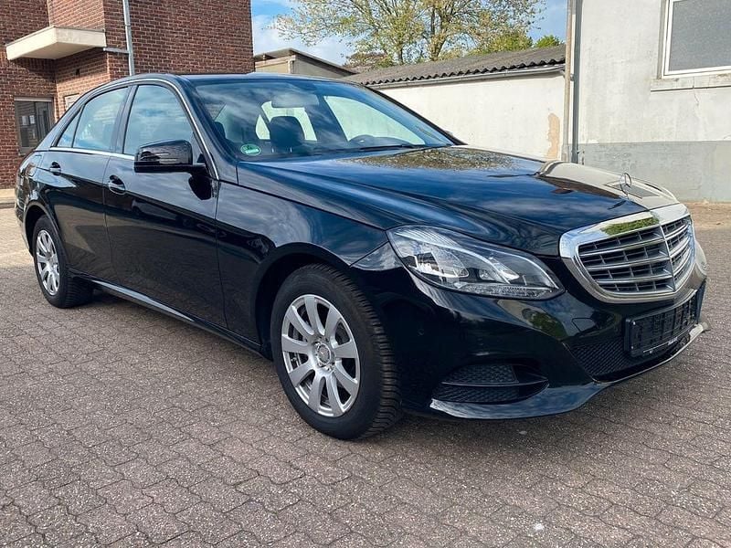 Second-hand Mercedes E200 184 CP (135 kW) 2015 Negru Berlinǎ