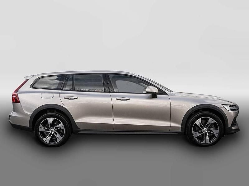 Gebraucht Volvo V60 CC Plus 197 PS (144 kW) 2023 Nicht eindeutig Kombi