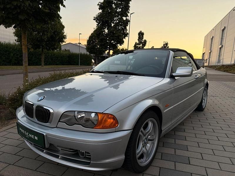 Silber Gebraucht 2002 BMW 330 Cabriolet Sport Line Cabrio | 11.376 € (Fairer Preis) - Bild 1/4