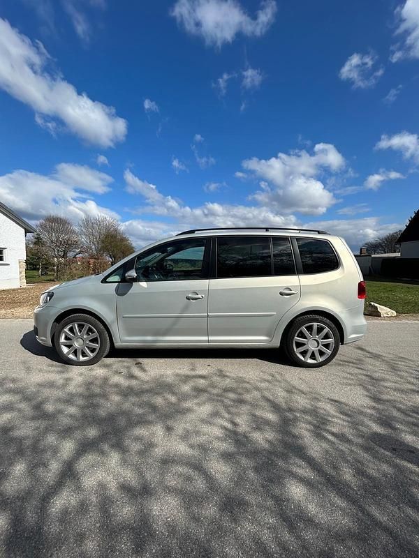 Gebraucht VW Touran 140 PS (102 kW) 2011 Silber Van / Kleinbus