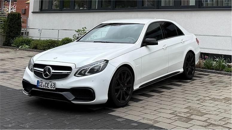 Weiß Gebraucht 2013 Mercedes E63S AMG AMG Limousine | 41.399 € (Teuer) - Bild 1/4