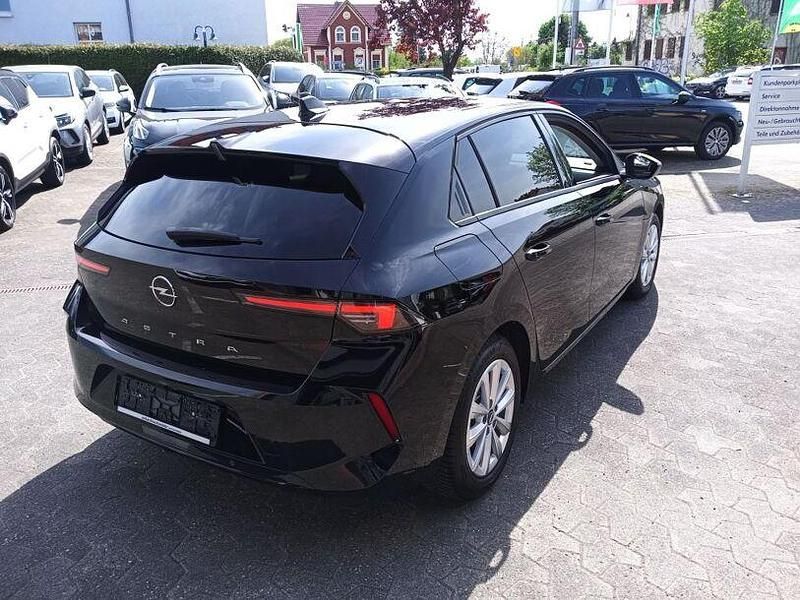 Używany Opel Astra Elegance 131 KM (96 kW) 2023 Czarny Hatchback