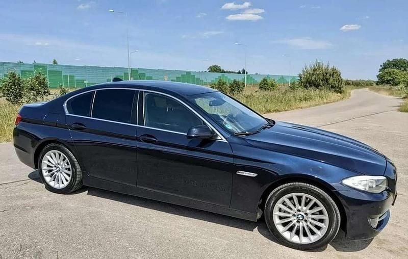 Gebraucht BMW 520 Sport Line 184 PS (135 kW) 2012 Blau Limousine