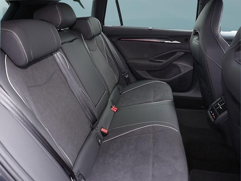 Neu Skoda Superb 193 PS (141 kW) 2026 Grau Kombi