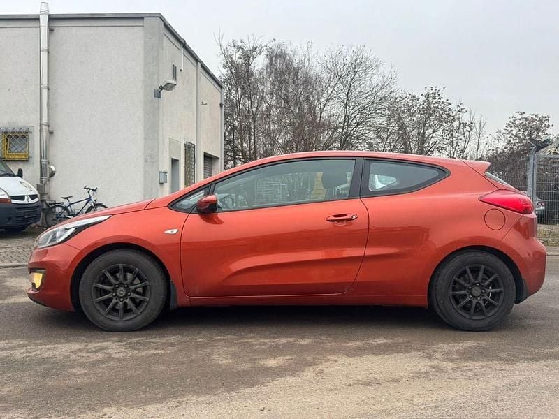 Orange Gebraucht 2015 Kia ProCeed Spirit Limousine | 4.900 € (Superpreis) - Bild 1/3