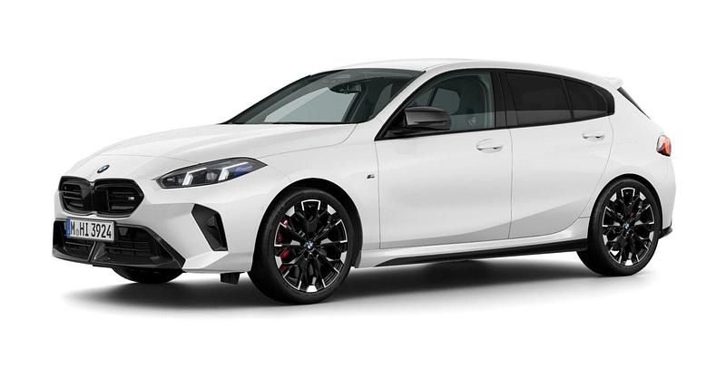 Weiß Gebraucht 2025 BMW M135 Shadowline Kleinwagen | 46.066 € (Superpreis) - Bild 1/4