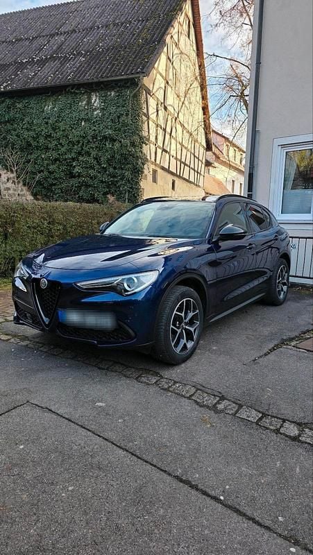 Blau Gebraucht 2018 Alfa Romeo Stelvio Tech Edition SUV | 21.999 € (Guter Preis) - Bild 1/4
