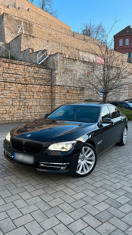 Second-hand BMW 730 258 CP (189 kW) 2014 Negru Berlinǎ