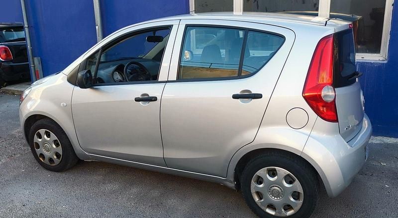 Gebraucht Opel Agila 65 PS (47 kW) 2011 Silber Kleinwagen