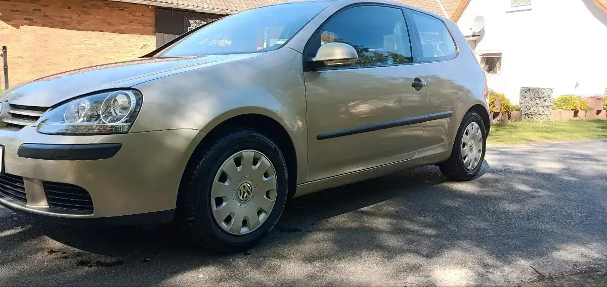 Gebraucht VW Golf V 115 PS (84 kW) 2004 Gold Kleinwagen