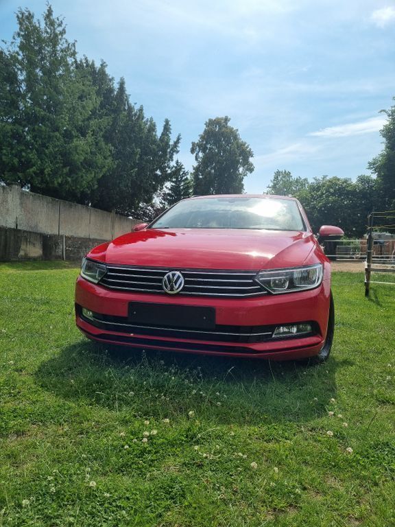Rot Gebraucht 2016 VW Passat Comfortline Kombi | 9.600 € (Fairer Preis) - Bild 1/4