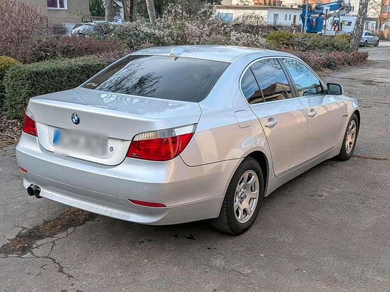 Second-hand BMW 520 170 CP (125 kW) 2004 Argintiu Berlinǎ
