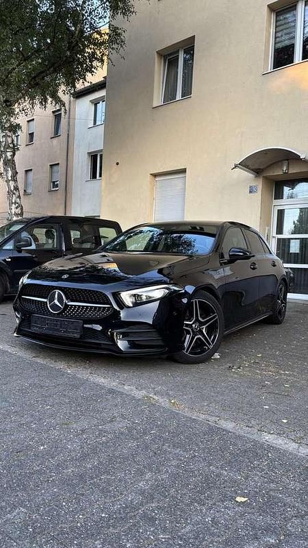 Schwarz Gebraucht 2018 Mercedes A250 AMG line Kleinwagen | 24.000 € (Fairer Preis) - Bild 1/4
