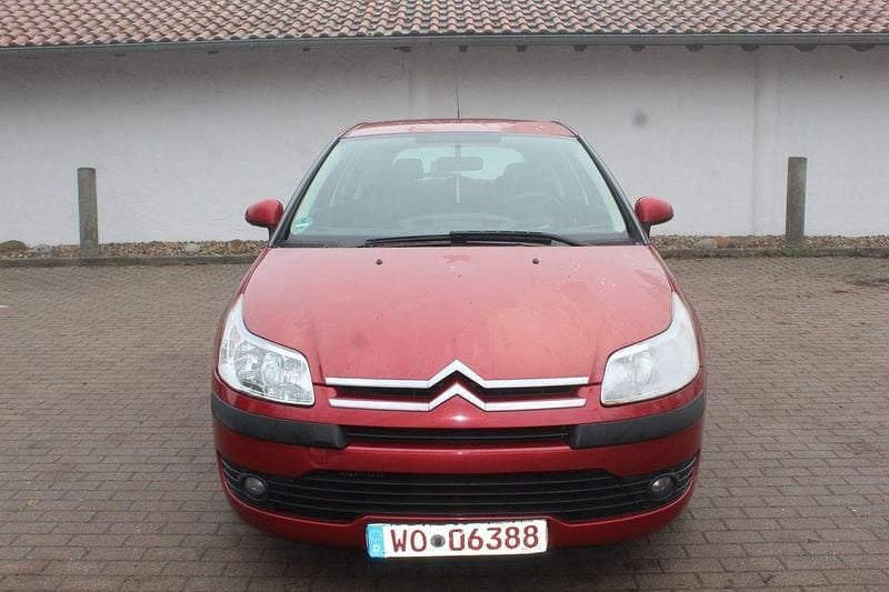 Rot Gebraucht 2006 Citroën C4 Style Limousine | 1.950 € (Fairer Preis) - Bild 1/3